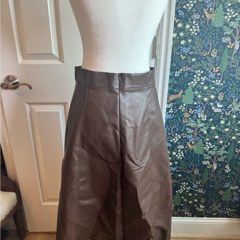 Elegant Brown Leather Skirt - Picture 5 of 7
